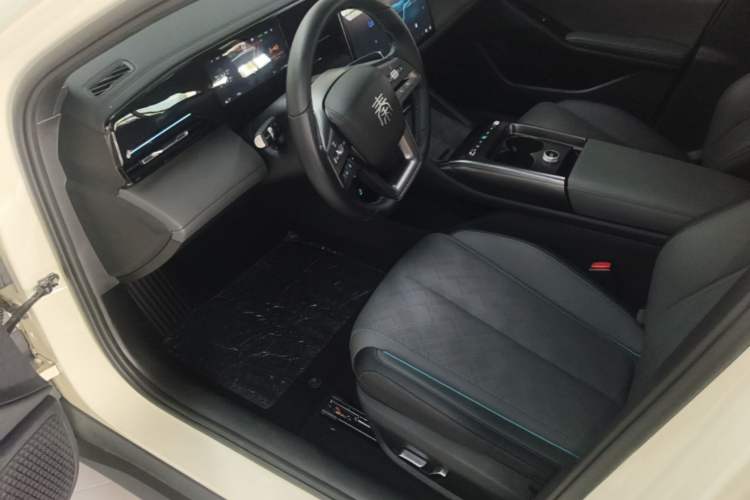 Used BYD Qin L 2025 EV 545KM Excellence Edition Driver Seat
