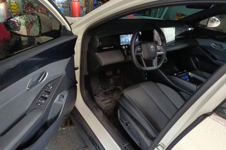 Used BYD Qin L 2025 EV 470KM Leading Edition Driver Seat