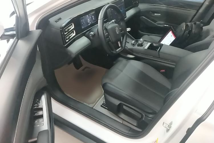 Used BYD Qin L 2025 DM-i Smart Drive 80KM Leading Model Driver Seat