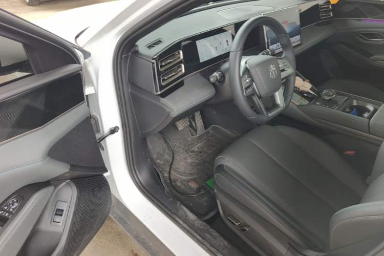 Used BYD Qin L 2025 DM-i Smart Drive 80KM Superior Model Driver Seat