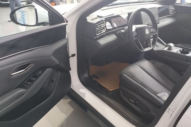 Used BYD Qin L 2025 DM-i Smart Drive 120KM Superior Model Driver Seat