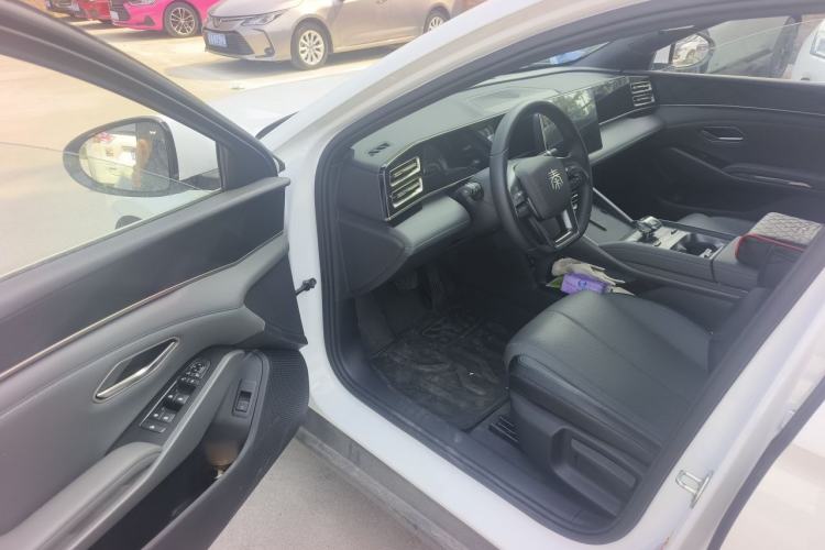 Used BYD Qin L 2025 DM-i Smart Drive 80KM Leading Model Driver Seat