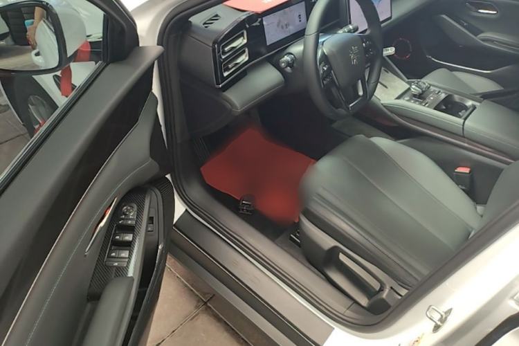 Used BYD Qin L 2025 DM-i Smart Drive 80KM Leading Model Driver Seat