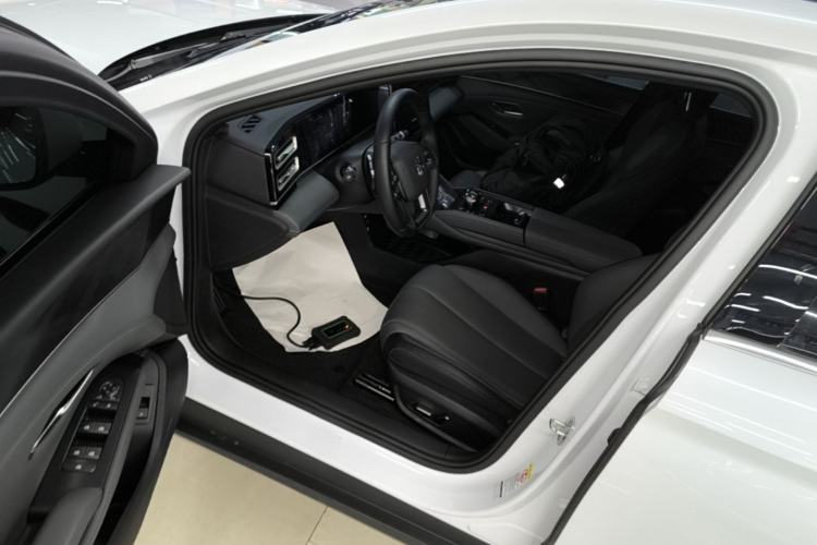 Used BYD Qin L 2025 DM-i Smart Drive 120KM Leading Model Driver Seat