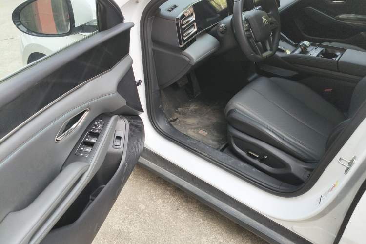 Used BYD Qin L 2025 DM-i Smart Drive 120KM Superior Model Driver Seat