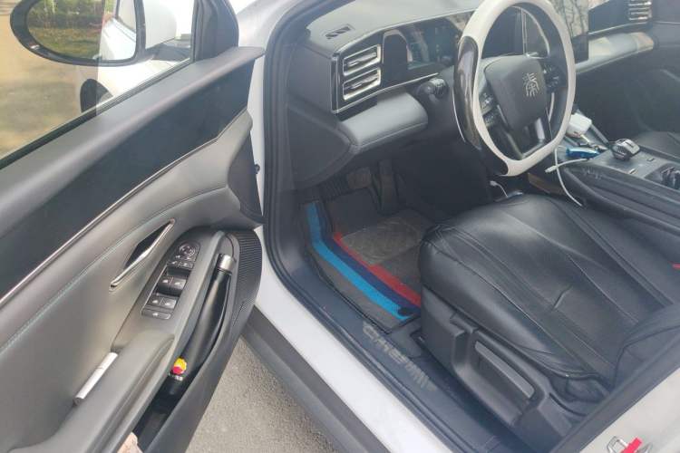 Used BYD Qin L 2025 DM-i Smart Drive 80KM Leading Model Driver Seat