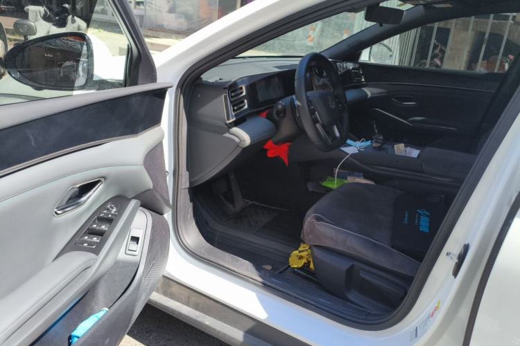 Used BYD Qin L 2025 DM-i Smart Drive 80KM Leading Model Driver Seat