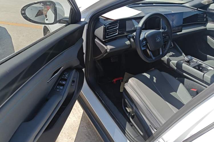 Used BYD Qin L 2025 DM-i Smart Drive 80KM Superior Model Driver Seat