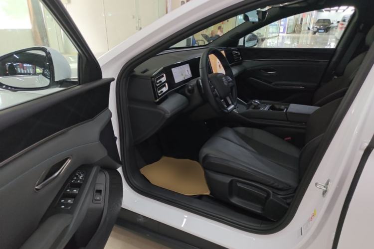 Used BYD Qin L 2025 DM-i Smart Drive 80KM Leading Model Driver Seat