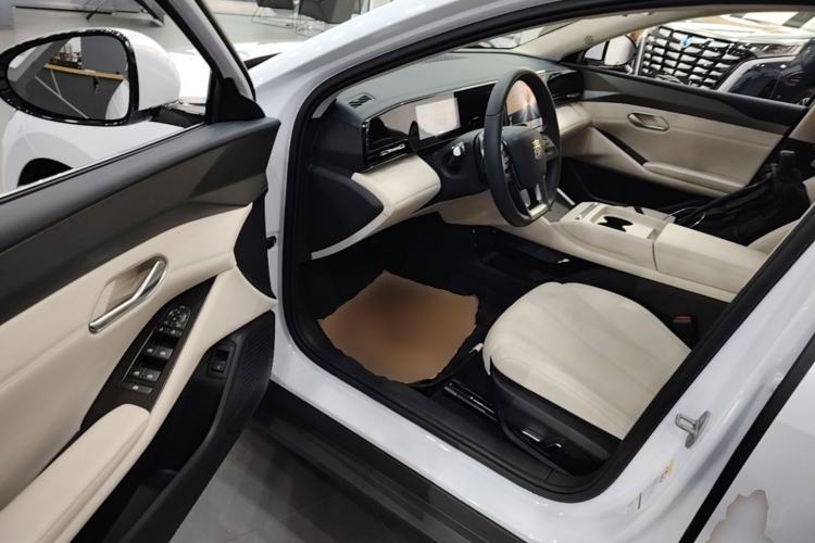 Used BYD Qin L 2025 EV 545KM Beyond Version Driver Seat