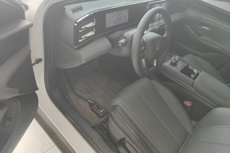 Used BYD Qin L 2025 DM-i Smart Drive 80KM Leading Model Driver Seat