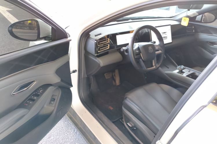 Used BYD Qin L 2025 DM-i Smart Drive 120KM Leading Model Driver Seat
