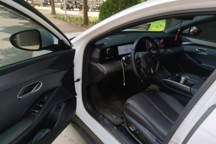 Used BYD Qin L 2025 EV 545KM Beyond Version Driver Seat