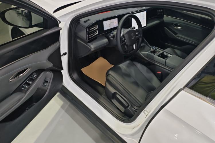 Used BYD Qin L 2025 DM-i Smart Drive 80KM Leading Model Driver Seat