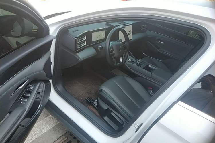 Used BYD Qin L 2025 DM-i Smart Drive 80KM Leading Model Driver Seat