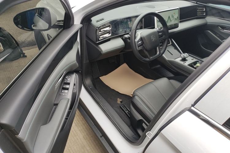 Used BYD Qin L 2025 DM-i Smart Drive 80KM Leading Model Driver Seat