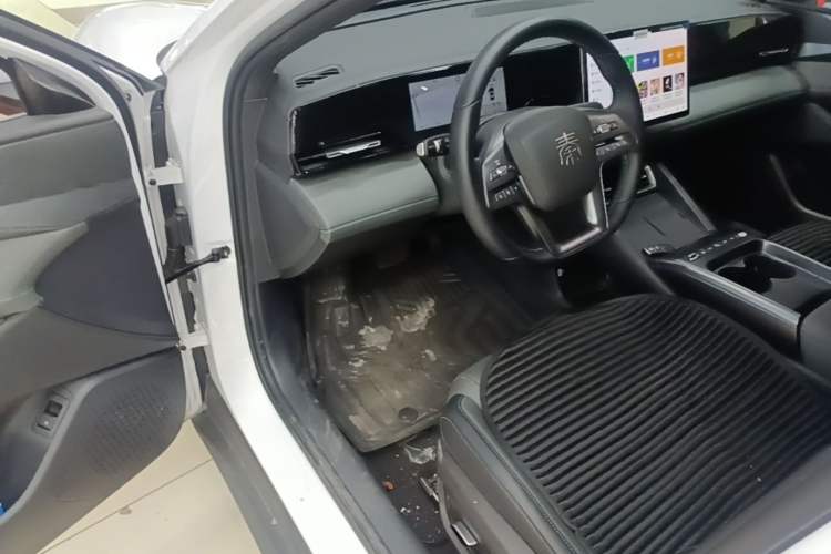 Used BYD Qin L 2025 EV 545KM Beyond Version Driver Seat