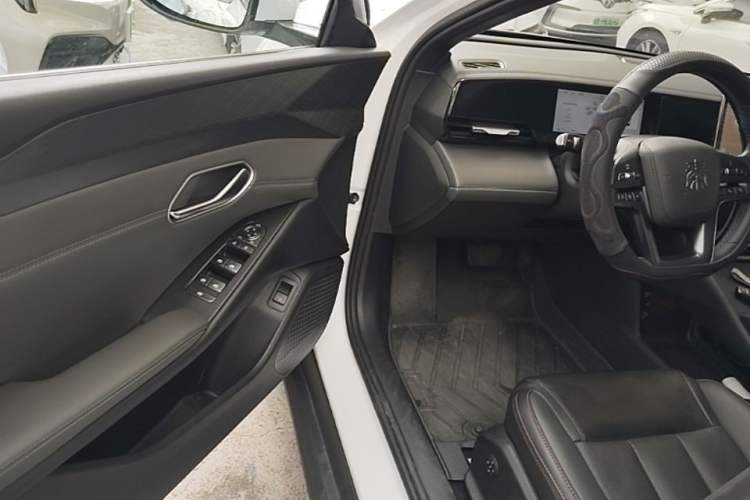 Used BYD Qin L 2025 EV 545KM Beyond Version Driver Seat