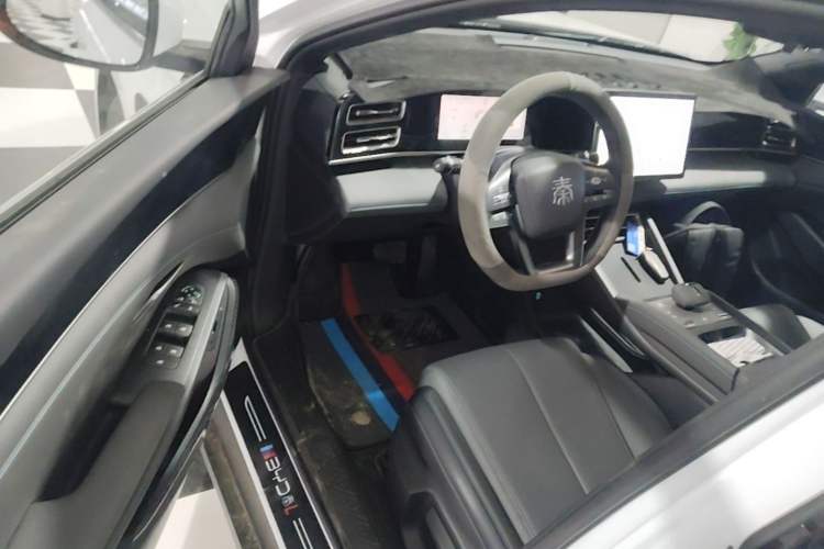 Used BYD Qin L 2025 DM-i Smart Drive 80KM Leading Model Driver Seat