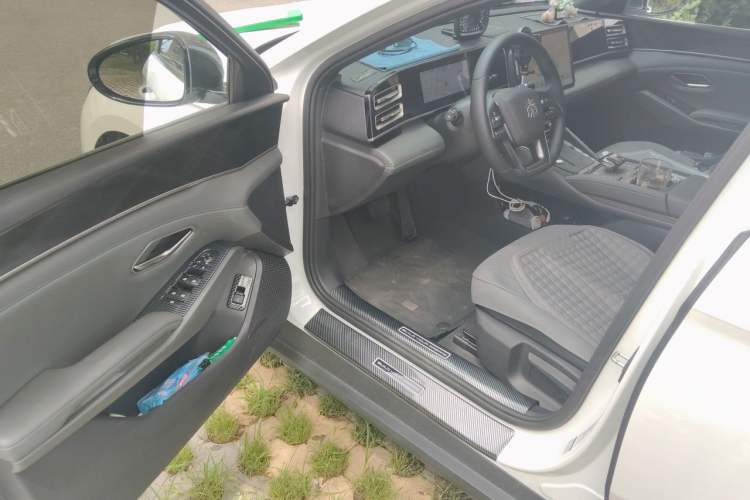 Used BYD Qin L 2025 DM-i Smart Drive 80KM Leading Model Driver Seat