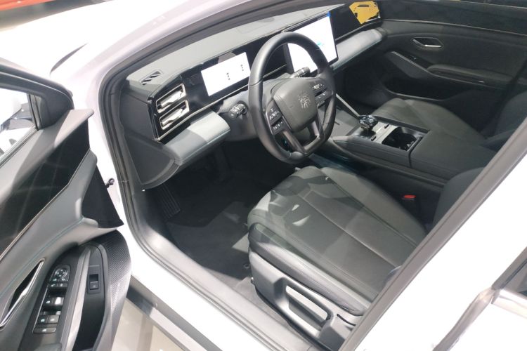 Used BYD Qin L 2025 DM-i Smart Drive 80KM Leading Model Driver Seat