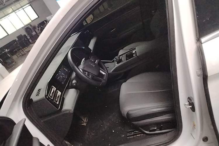Used BYD Qin L 2025 DM-i Smart Drive 120KM Leading Model Driver Seat