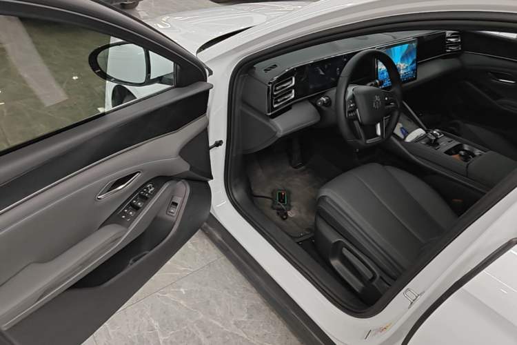 Used BYD Qin L 2025 DM-i Smart Drive 80KM Leading Model Driver Seat