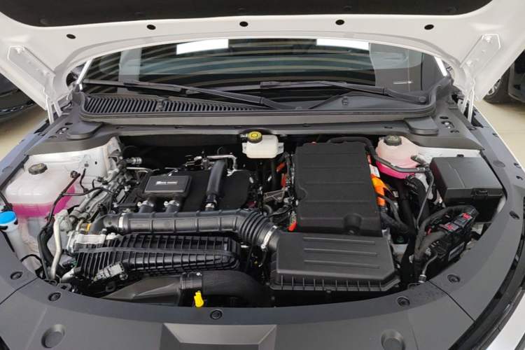 Used BYD Qin L 2025 DM-i Smart Drive 120KM Superior Model Engine Bay