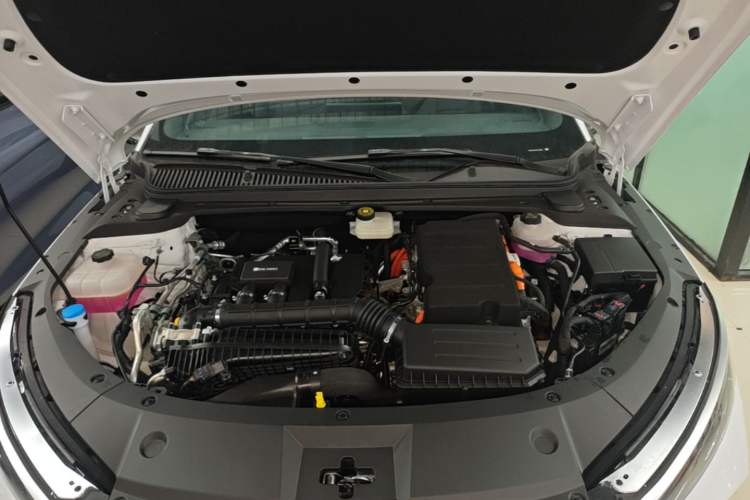 Used BYD Qin L 2025 DM-i Smart Drive 120KM Superior Model Engine Bay