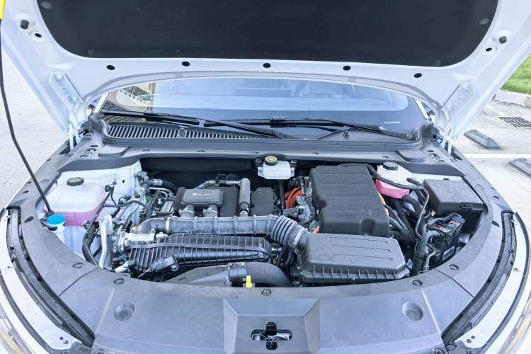 Used BYD Qin L 2025 DM-i Smart Drive 120KM Superior Model Engine Bay
