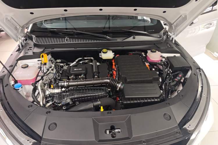 Used BYD Qin L 2025 DM-i Smart Drive 80KM Leading Model Engine Bay
