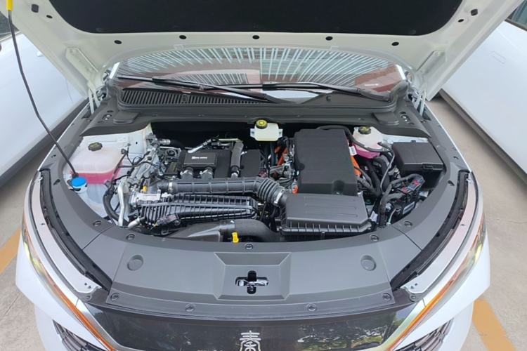 Used BYD Qin L 2025 DM-i Smart Drive 120KM Superior Model Engine Bay
