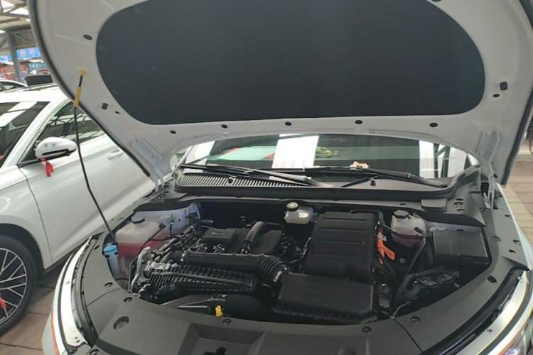 Used BYD Qin L 2025 DM-i Smart Drive 120KM Leading Model Engine Bay