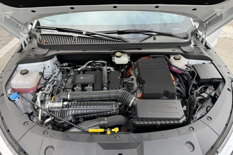 Used BYD Qin L 2025 DM-i Smart Drive 120KM Superior Model Engine Bay