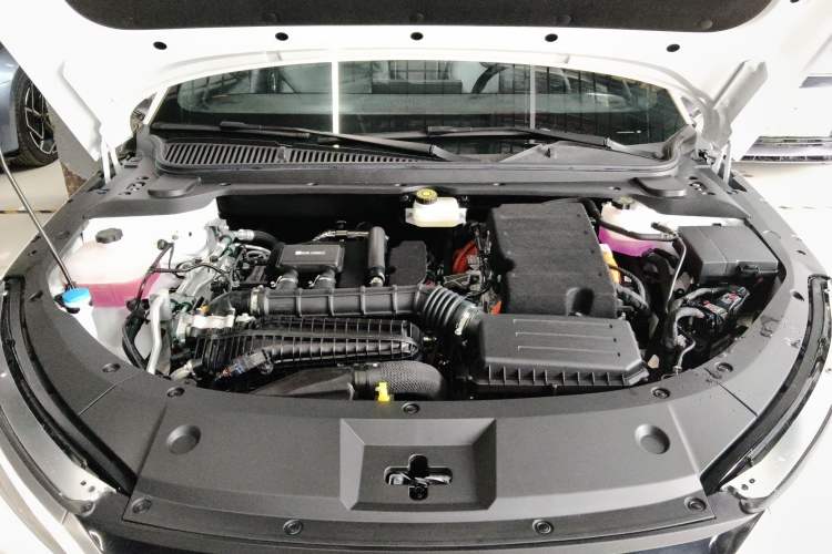 Used BYD Qin L 2025 DM-i Smart Drive 120KM Superior Model Engine Bay