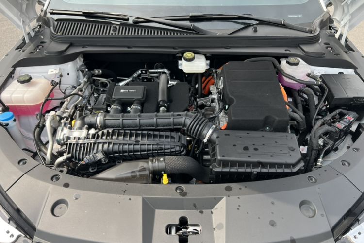 Used BYD Qin L 2025 DM-i Smart Drive 120KM Leading Model Engine Bay