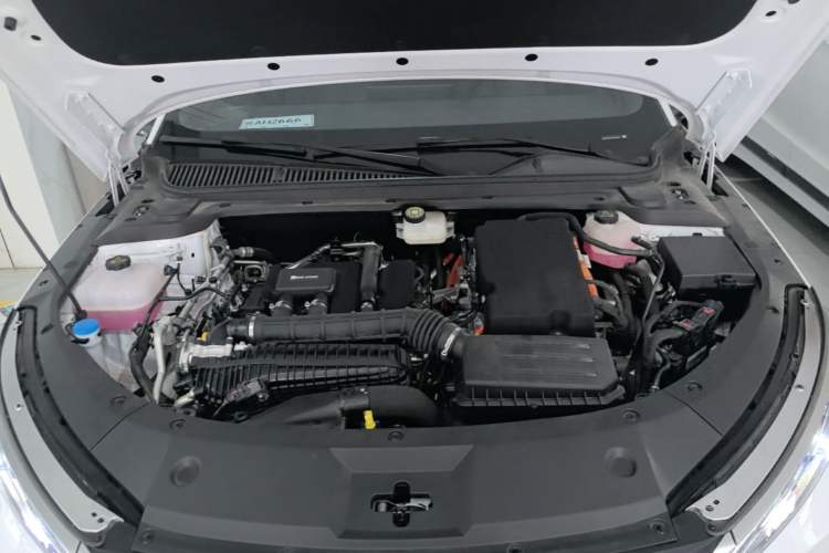Used BYD Qin L 2025 DM-i Smart Drive 120KM Superior Model Engine Bay