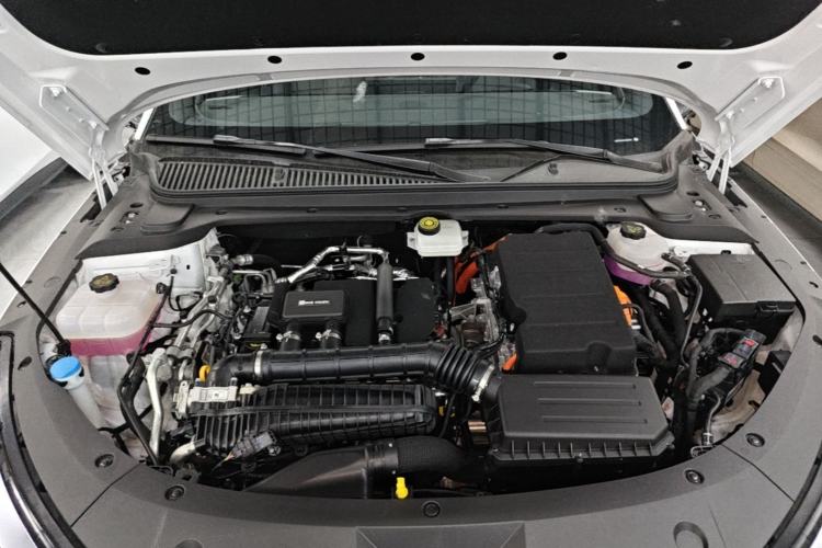 Used BYD Qin L 2025 DM-i Smart Drive 120KM Superior Model Engine Bay