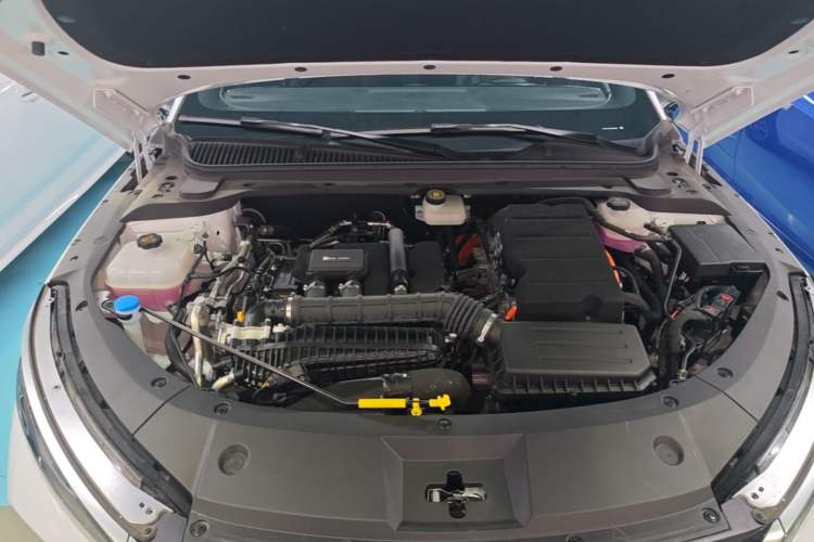 Used BYD Qin L 2025 DM-i Smart Drive 120KM Leading Model Engine Bay
