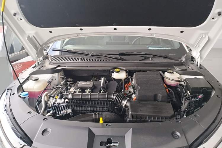 Used BYD Qin L 2025 DM-i Smart Drive 120KM Superior Model Engine Bay