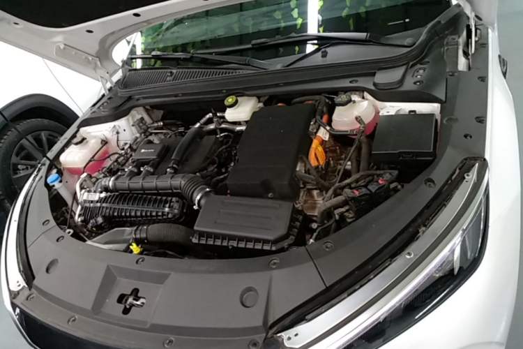 Used BYD Qin L 2025 DM-i Smart Drive 120KM Superior Model Engine Bay