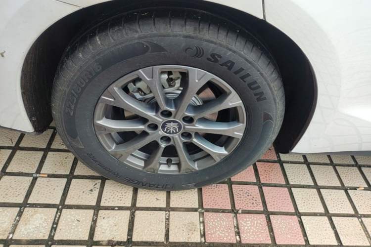 Used BYD Qin L 2025 DM-i Smart Drive 80KM Leading Model Exterior 3