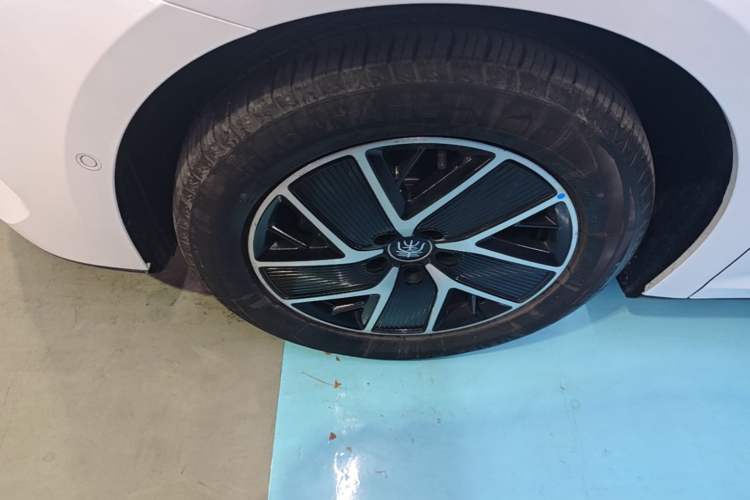 Used BYD Qin L 2025 DM-i Smart Drive 120KM Leading Model Exterior 4