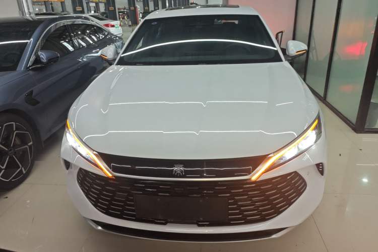 Used BYD Qin L 2025 DM-i Smart Drive 120KM Superior Model Front