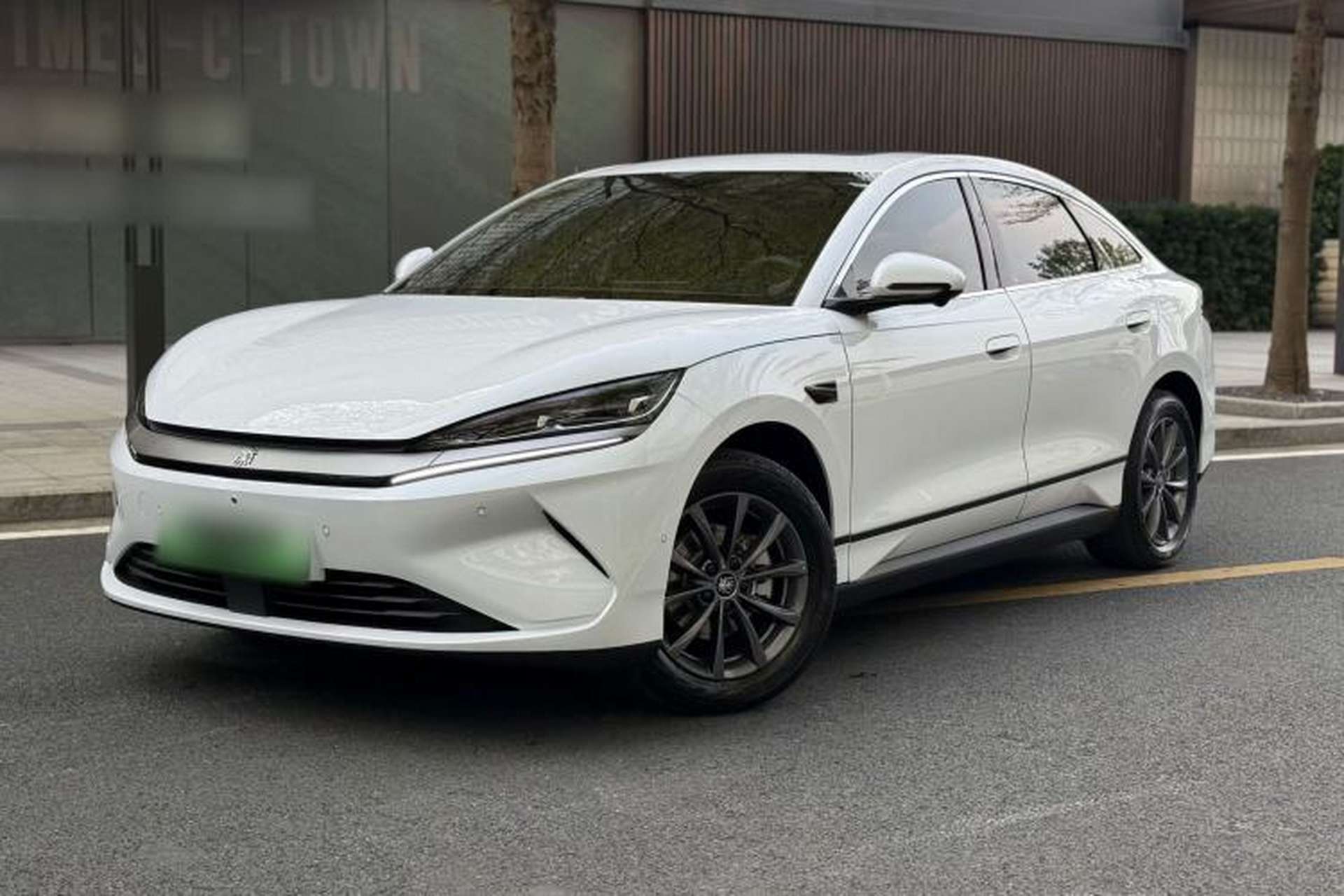 Used BYD Qin L 2025 EV 545KM Beyond Version Front Left 45 Deg