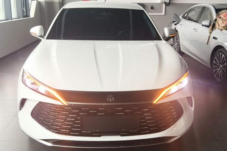 Used BYD Qin L 2025 DM-i Smart Drive 80KM Leading Model Front
