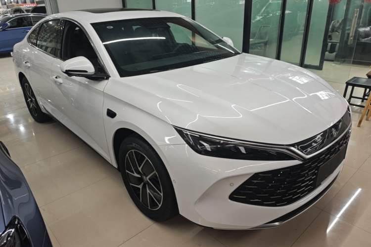 Used BYD Qin L 2025 DM-i Smart Drive 120KM Superior Model Front Right 45 Deg