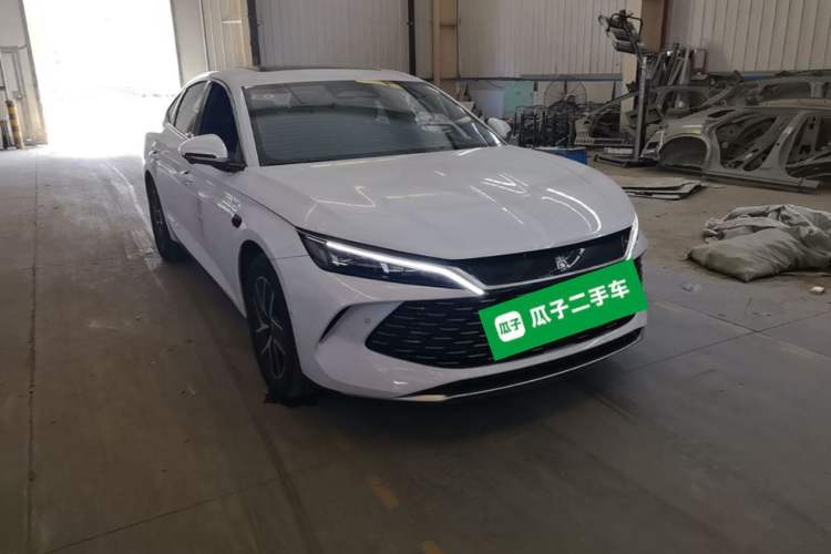 Used BYD Qin L 2025 DM-i Smart Drive 120KM Superior Model Front Right 45 Deg