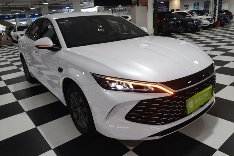 Used BYD Qin L 2025 DM-i Smart Drive 80KM Leading Model Front Right 45 Deg