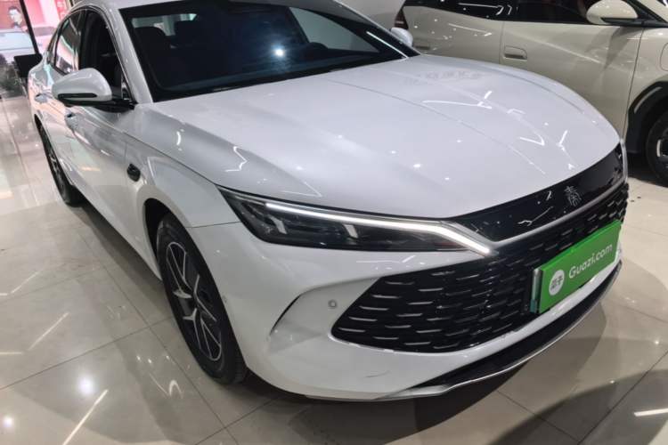 Used BYD Qin L 2025 DM-i Smart Drive 120KM Superior Model Front Right 45 Deg